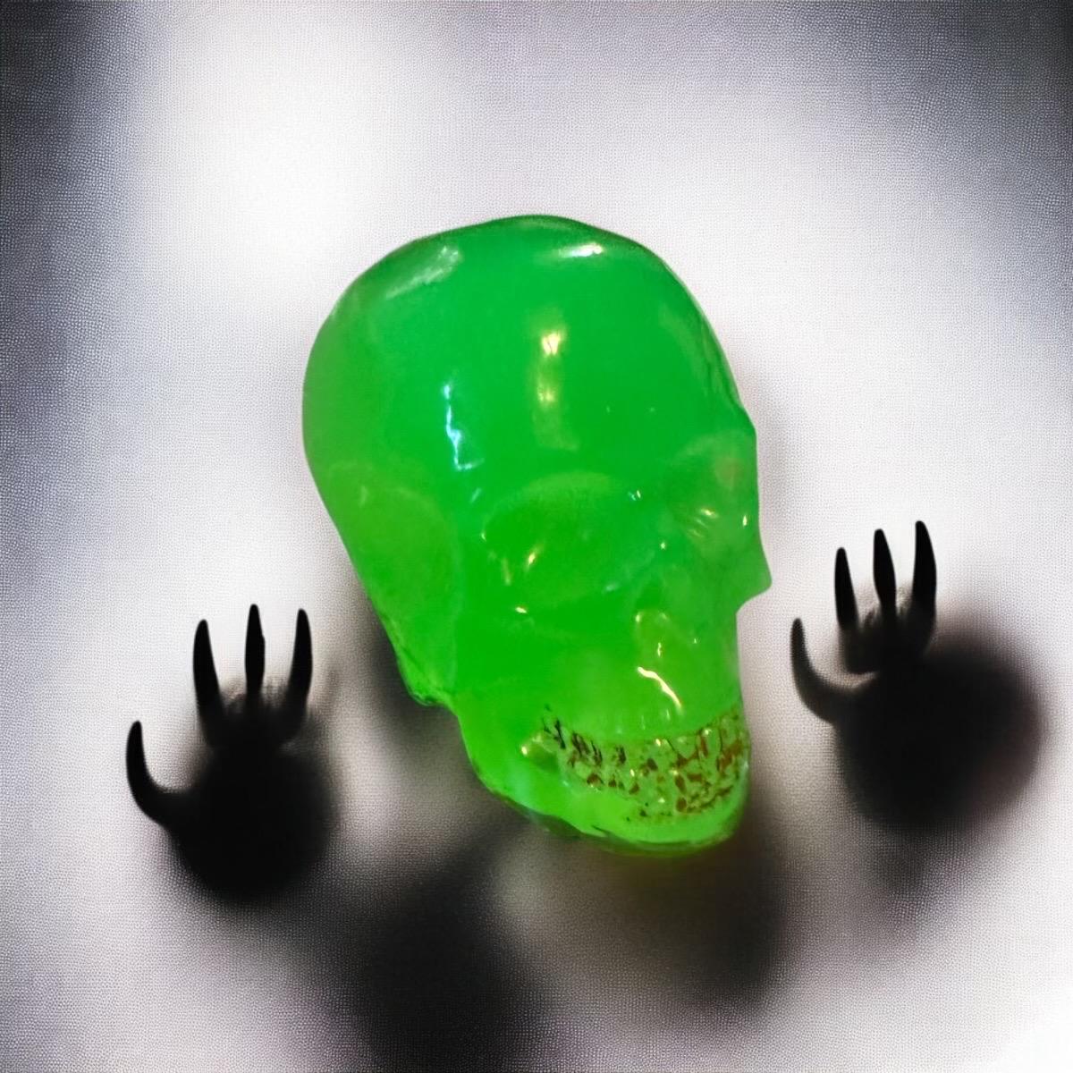 Medium glow in the dark Skull